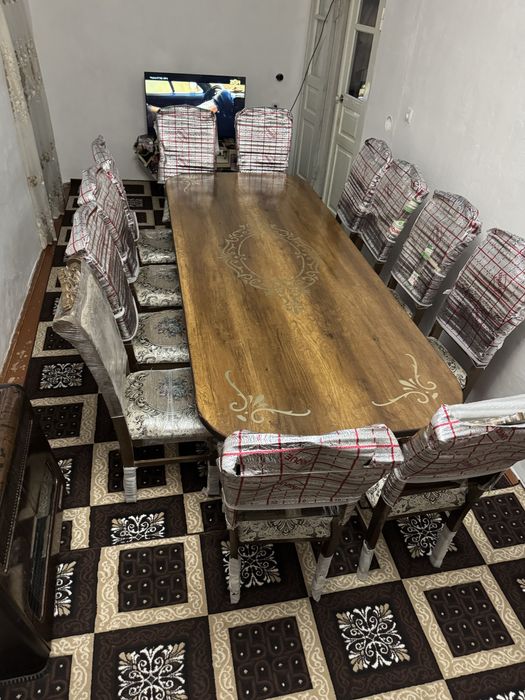 Срочно продается гостиный стол с набором стульев новый
