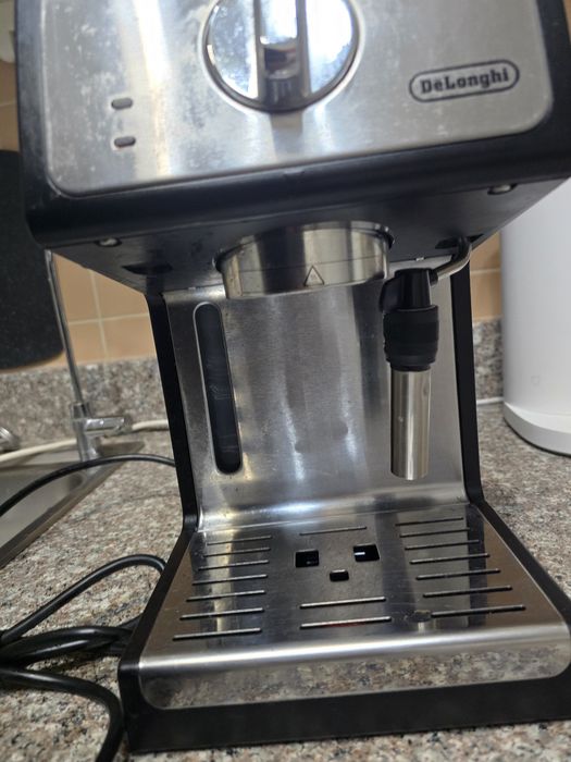 Продам  кофемашину De'Longhi