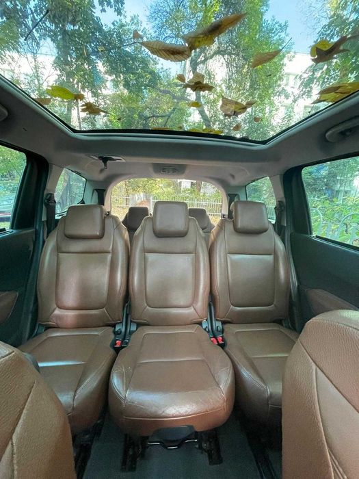 Peugeot 5008 2012 benzină, 5.800 € — imagine 4