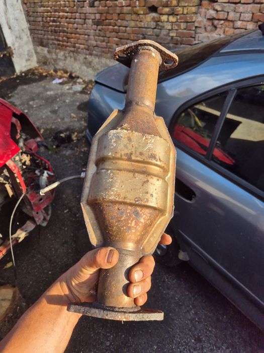 Катализатор за Мицубиши каризма 1.8 ГДИ 125 кс