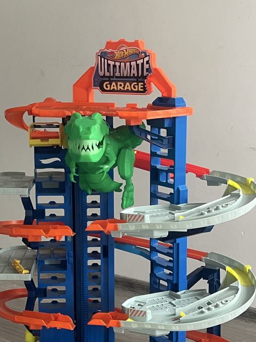 Комплект за игра Hot Wheels - Ultimate garage