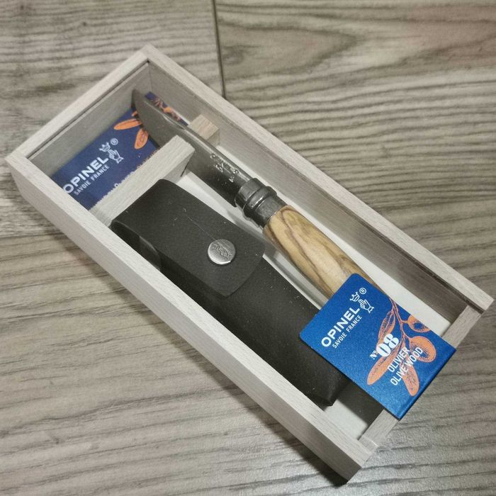 Opinel №8 МАСЛИНА Подаръчен комплект сгъваем нож с кожен калъф