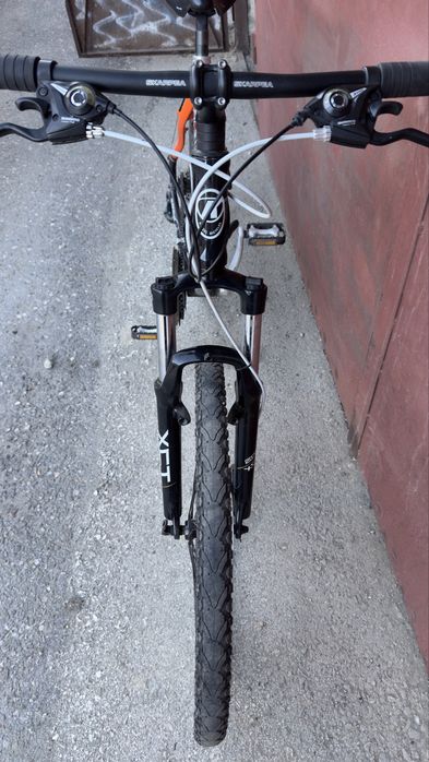 Bicicleta mountain bike hardtail