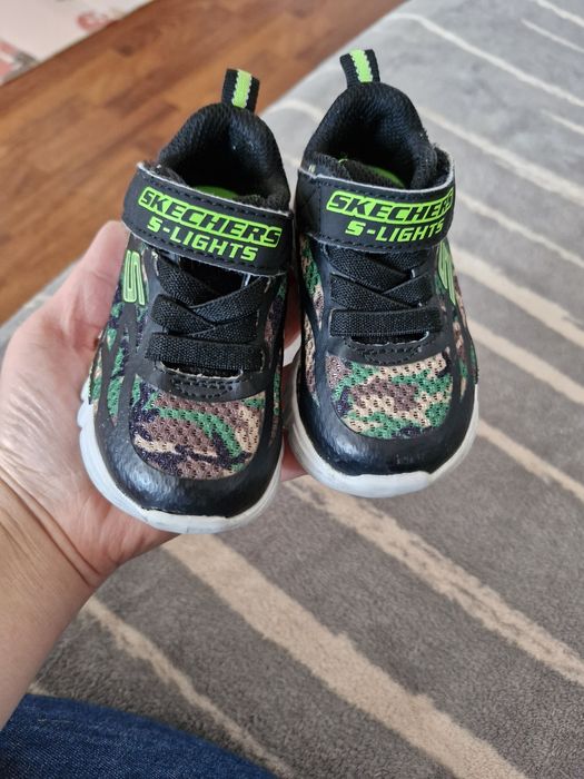 Adidasi skechers 19