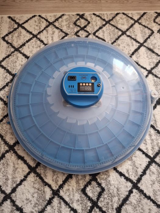 Vând incubator automat pentru oua