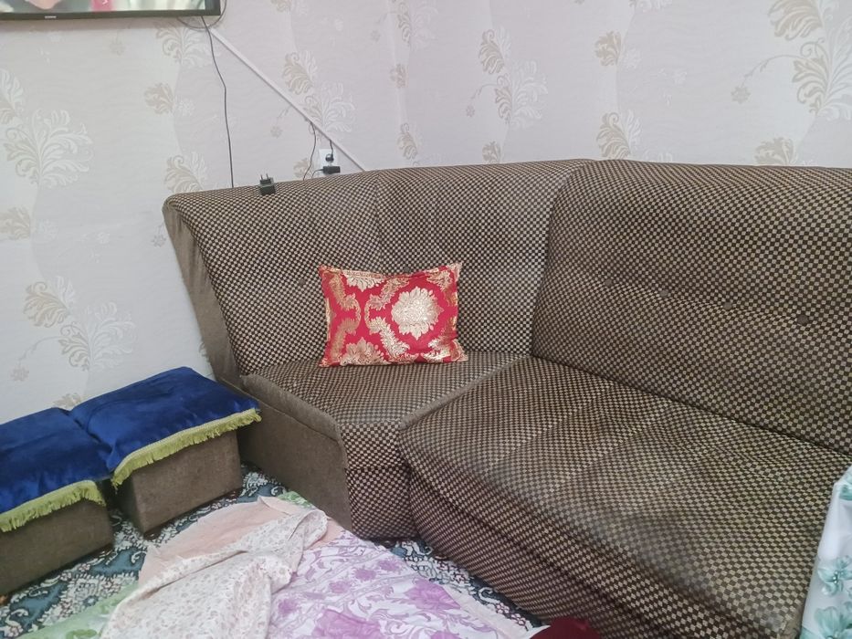 Продаём мебель кухонный угалок угалок для зала