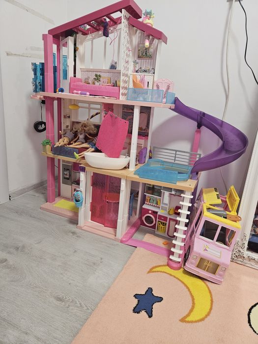 Наличен килим,дрехи,рокли