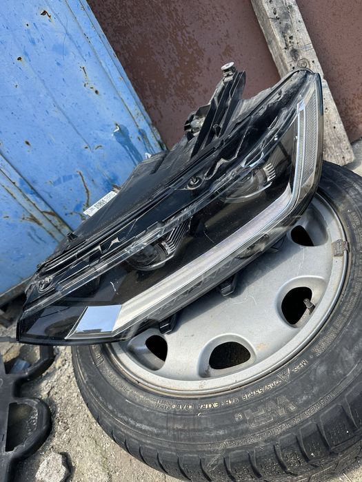 Vw Passat b8 19г ляв фар Full Led
