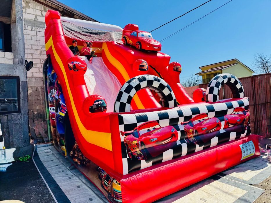 ÎNCHIRIEZ Tobogane Gonflabine + Înghețată