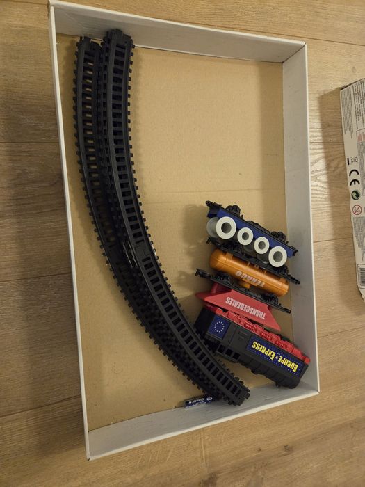 Продам электро поезд на рельсах