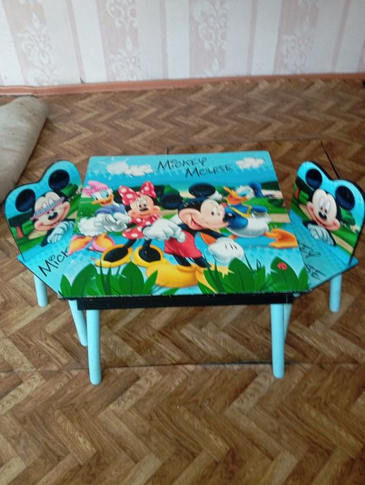 Продам  детский стол стулья