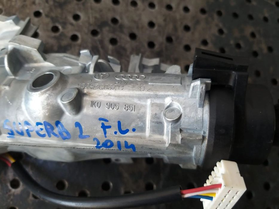 Contact auto cu cheie skoda superb 2 3t facelift 1k0905851
