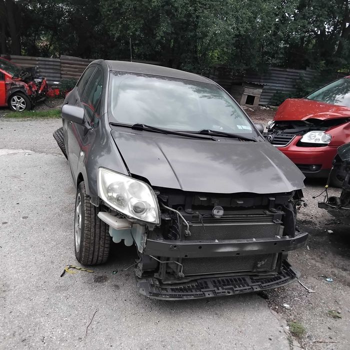 Toyota Auris 2.0d4d 126 к.с. на части