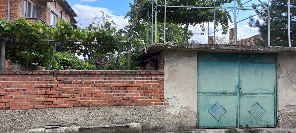 Продава се Къща в Чирпан - 350 кв.м за 175 €/кв.м - Снимка #2