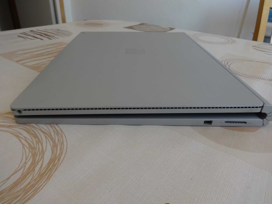 Microsoft Surface Book  i7-6600U/RAM 16GB/SSD  512GB с Пукнат екран