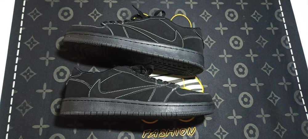 Кросовки Nike черные 42 размер/ новые