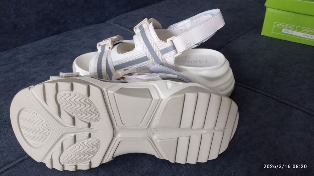 Продается летняя обувь