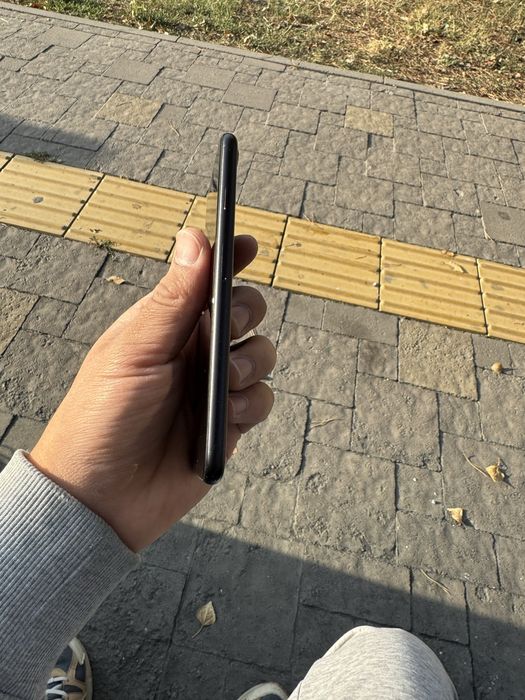 продаю айфон se еас