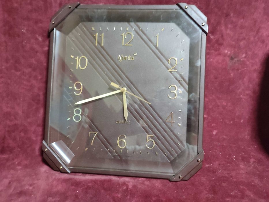 Ceasuri cu quartz defecte, de perete/de masa