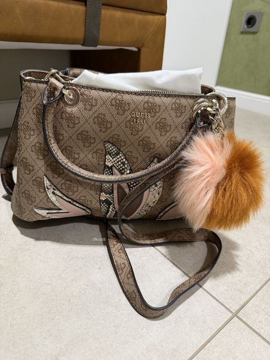 Кафява чанта Guess