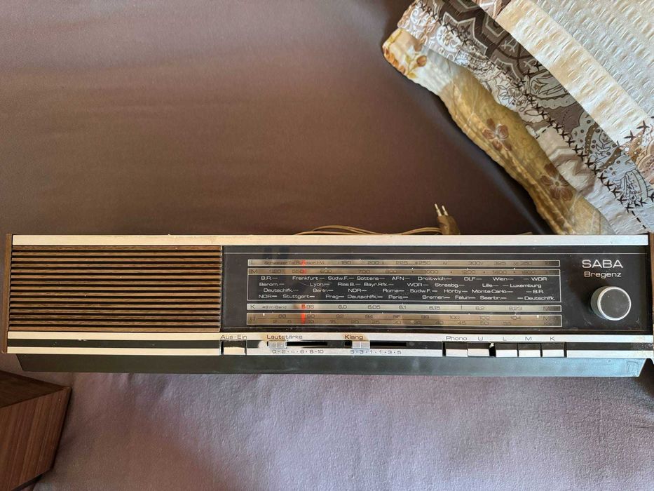 Два броя Радио SABA