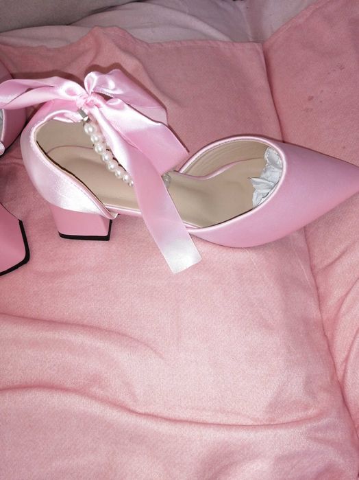 Pantofi roz de  ocazie