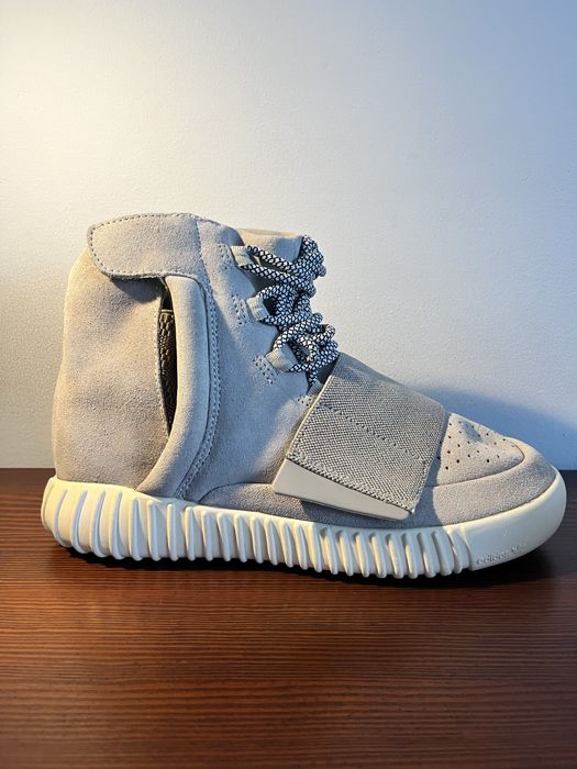 Продам кроссовоки adidas yeezy boost 750. Цена: 20000 тг.
