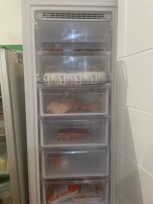 Морозильник Indesit DFZ 5175 белый 250л