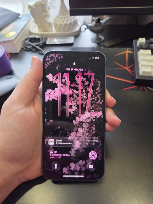 Продаю iPhone 13