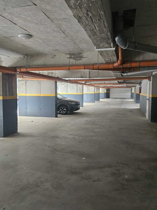 Vand loc de parcare subteran, acces telecomanda