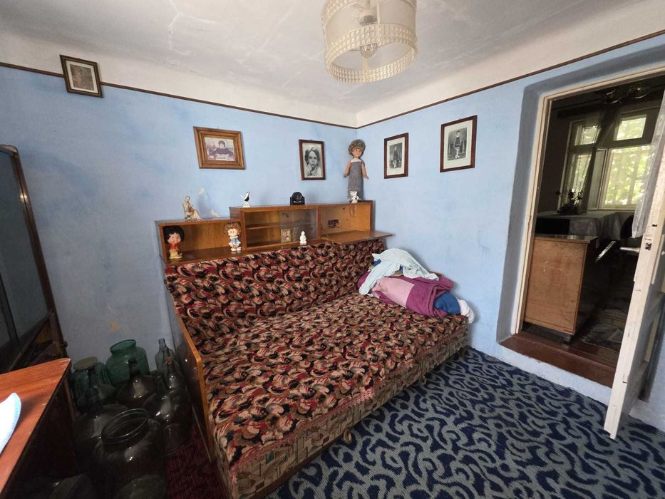 Casă în oraș, cu teren, de vânzare