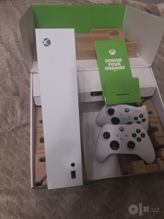 Xbox Series S 512Gb 2 джойстика