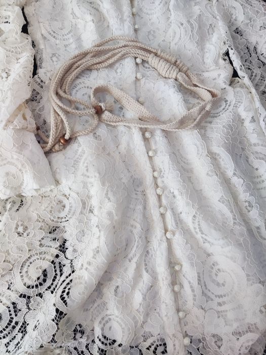 Дантелена рокля в цвят екрю