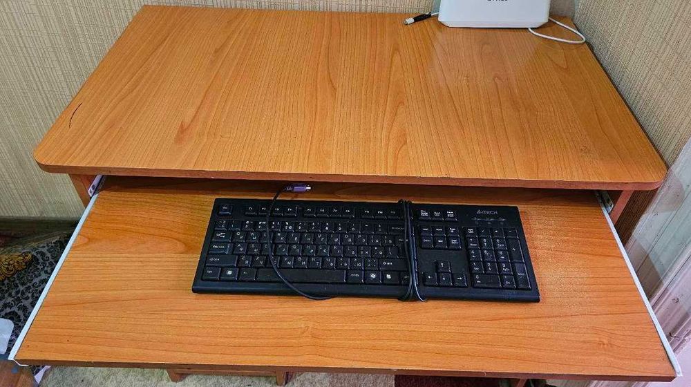 Продам стол компьютерный