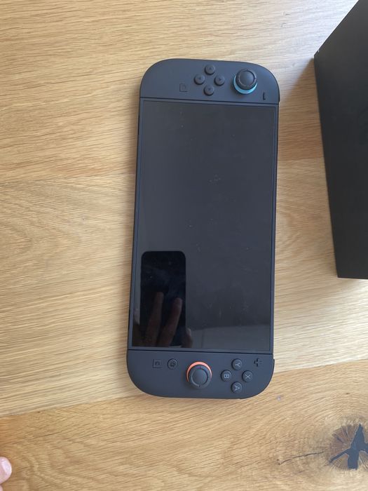 Nintendo swich 2 folosit 1 data vine cu totul