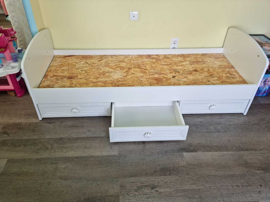 Бяло детско легло