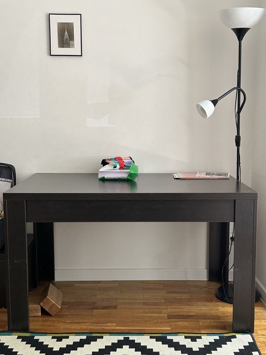 Письменный стол с торшером