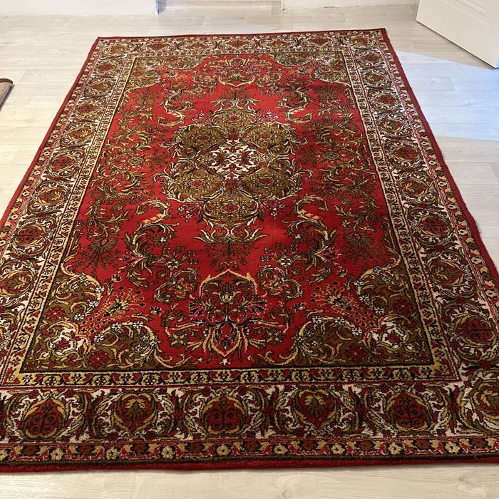 Пайдаланылған кілемдер сатылады.