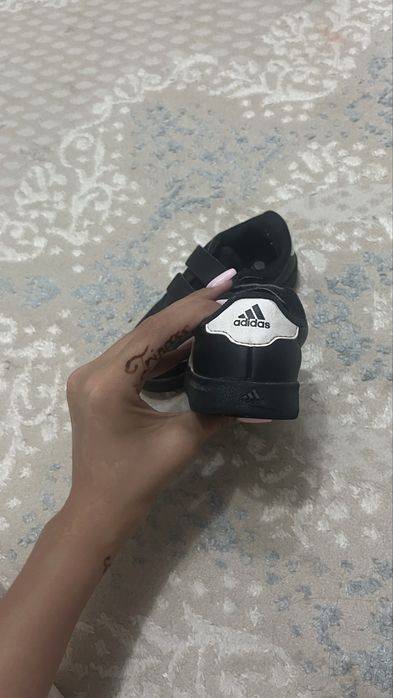 кроссовки Adidas