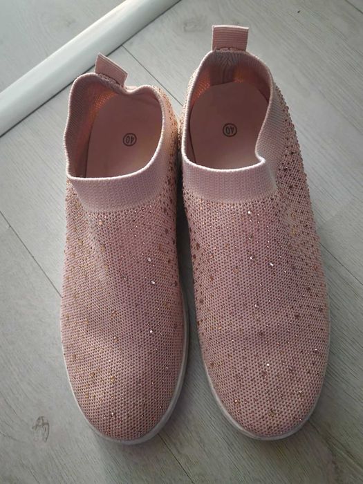 Дамски елегантни боти със среден ток