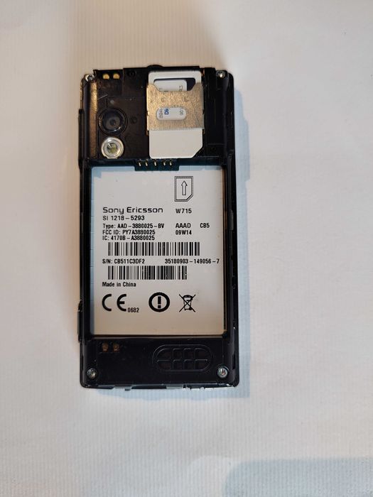 Sony Ericsson W715