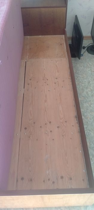 Кровать двуспальная.