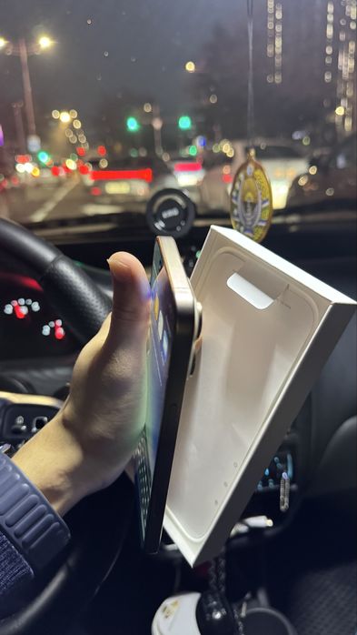 Iphone 16 pro max srocna