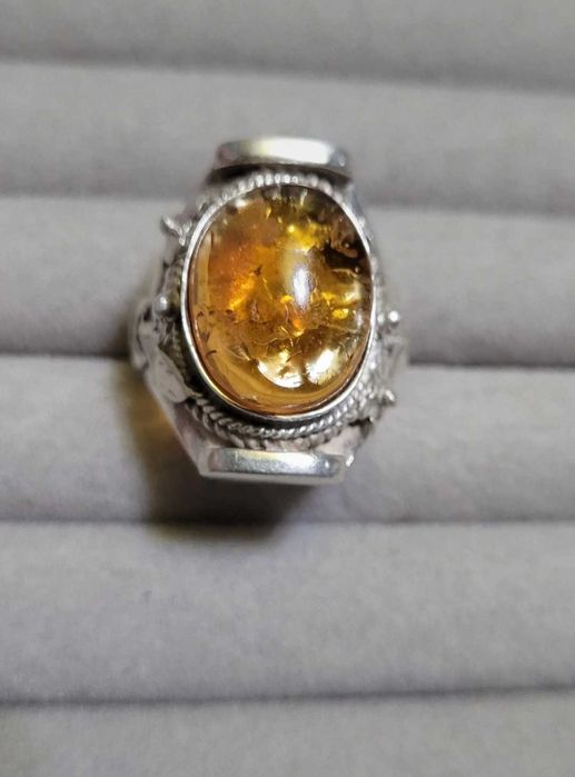 Inel vintage din argint cu chihlimbar natural