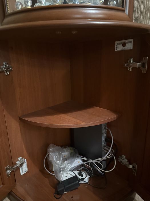 Продам угловой шкаф