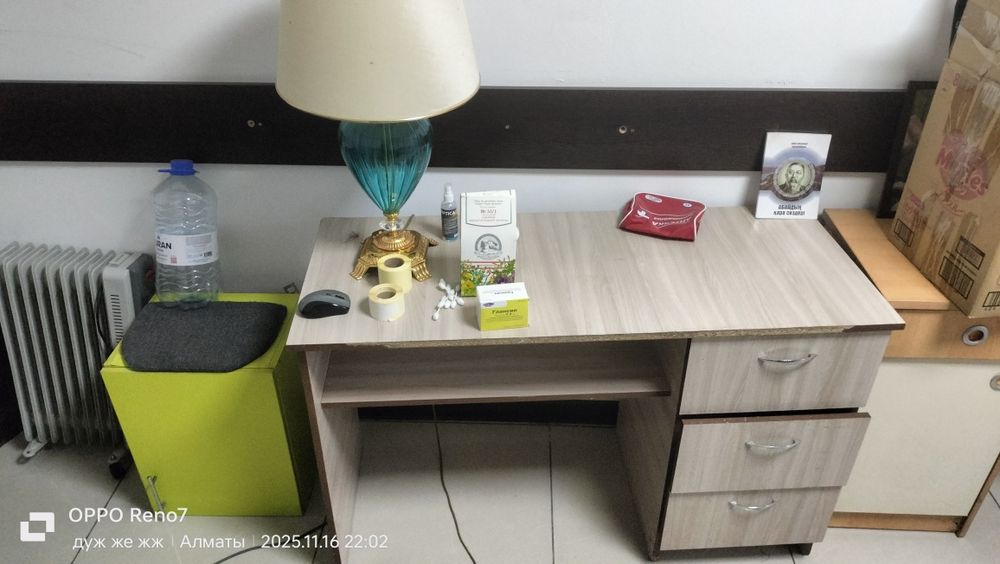 Много разной мебели