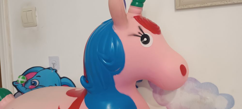 Резиновый единорог для девочки