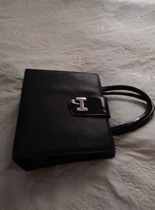 Продавам дамски чанти  два вида