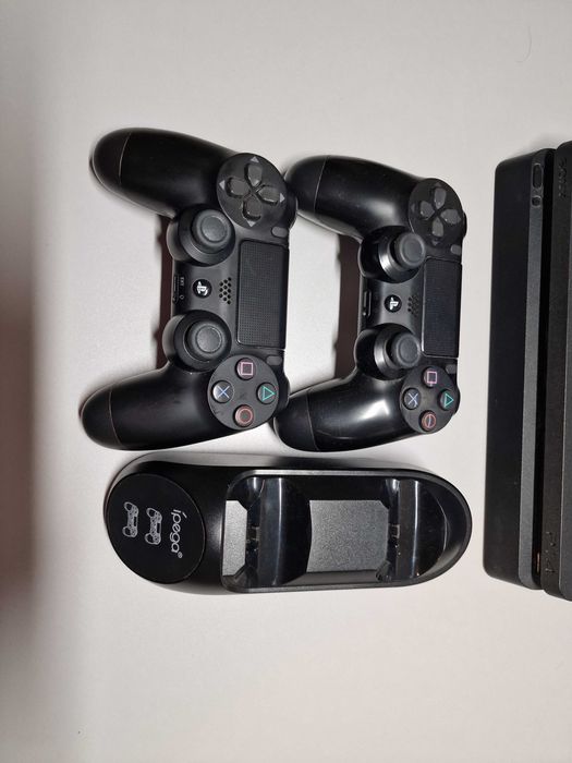 Vand PS4 slim 1TB + jocuri
