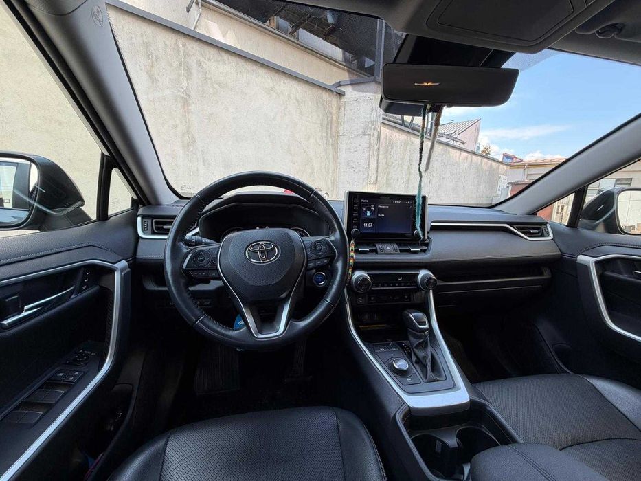 Toyota RAV4 Hybrid Luxury Plus, Full option, Carlig, 2 seturi jante aliaj cu cauciucuri, Martie 2022
